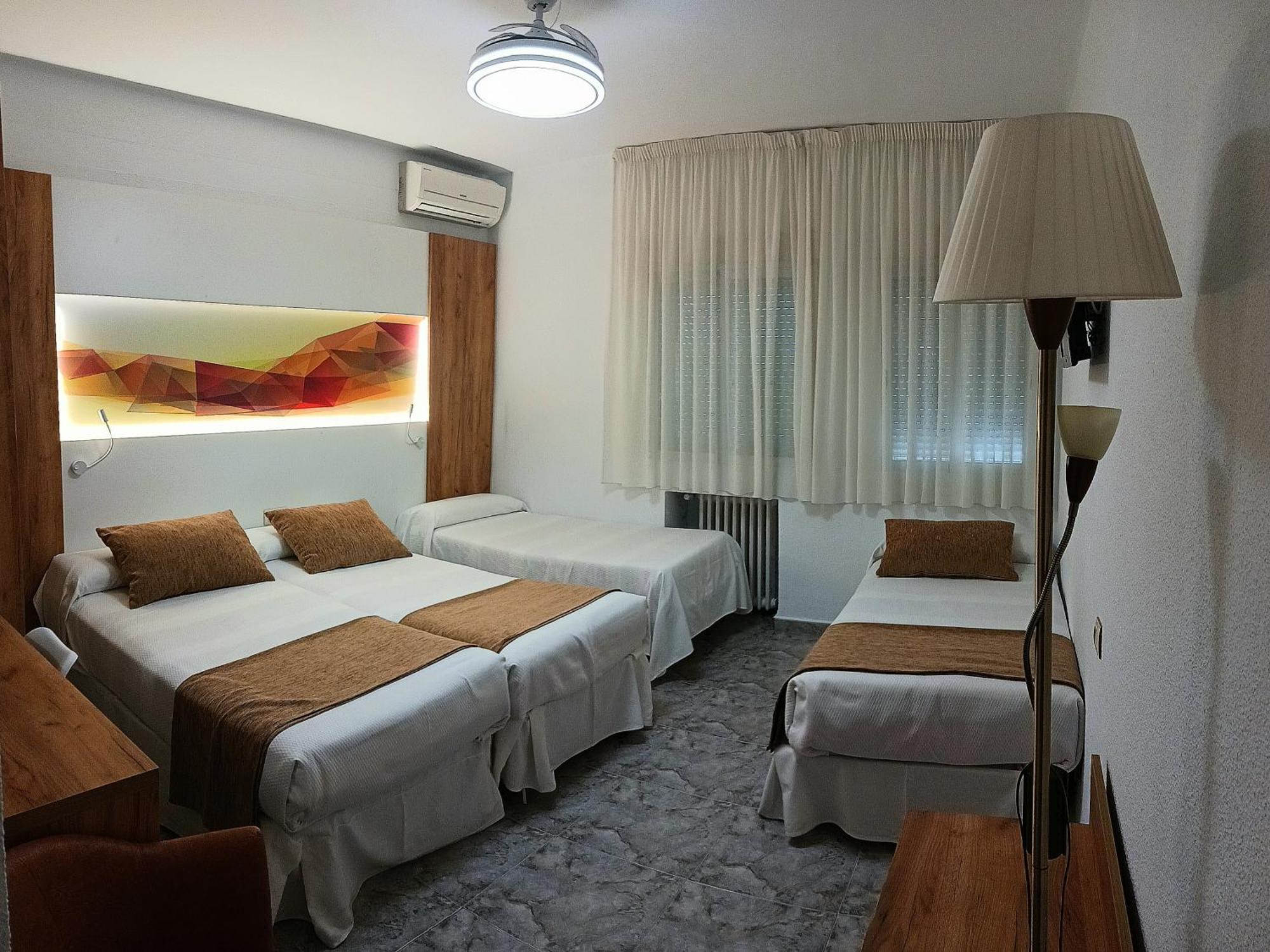 Hostal Real Пласенсия Экстерьер фото